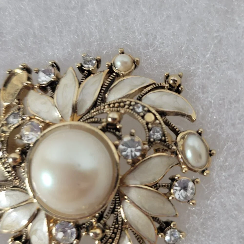 Vintage Monet Gold-Tone Faux Pearl Rhinestone Floral Brooch Pin Missing Stone